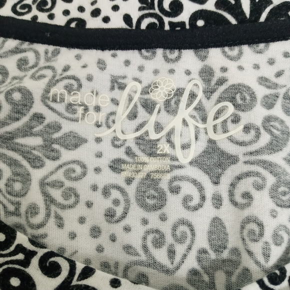 Made for life black white victorian medallion cotton top 2X - Picture 6 of 8